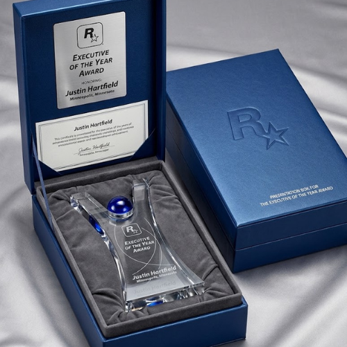 Trophée en cristal triomphant gravé et personnalisé