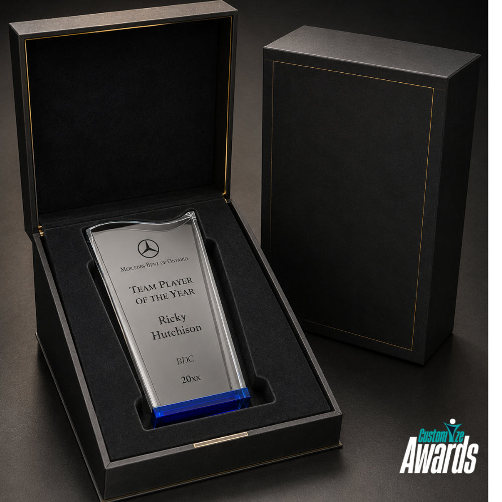 Trophée en cristal gravé personnalisé « Blue Wedge »