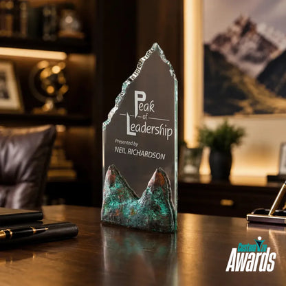 Summit Ridge Kunstglas-Auszeichnung | Individuell gravierte Kristalltrophäe